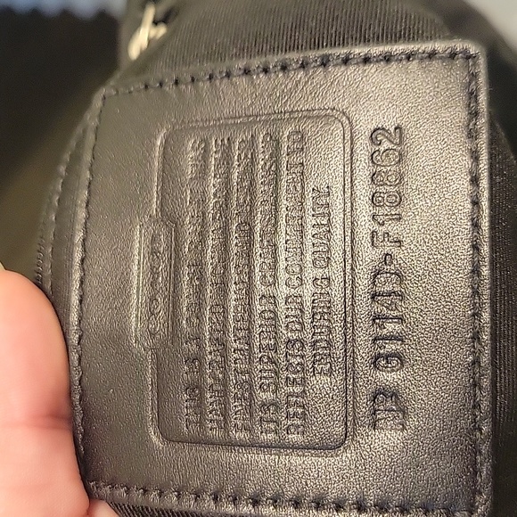 Coach Signature Bag - Picture 6 of 7